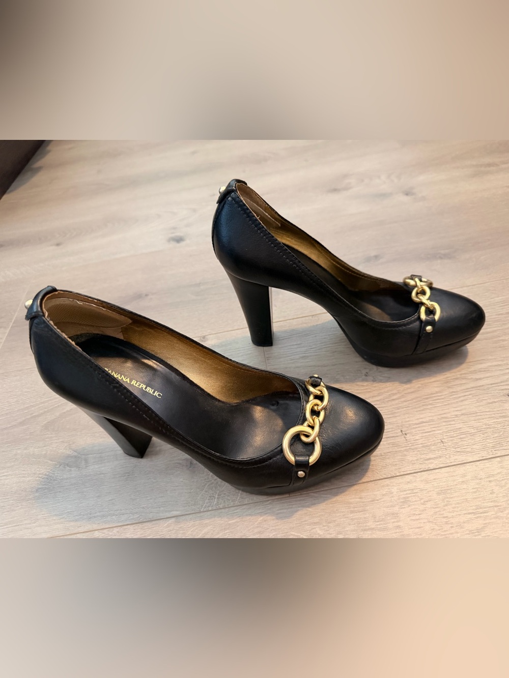 Banana Republic 4 1/2 in platform heels. Size 8.5